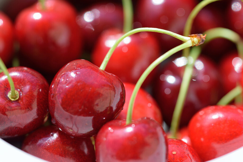 Las cerezas estriñen o causan diarrea