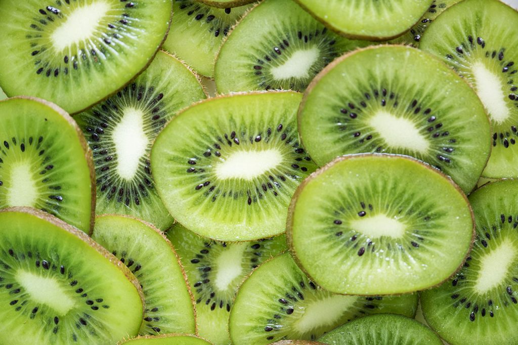 Kiwi beneficios y contraindicaciones