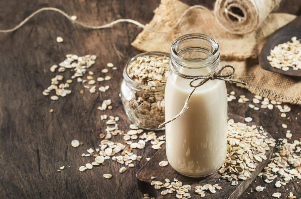 ¿La leche de avena engorda?